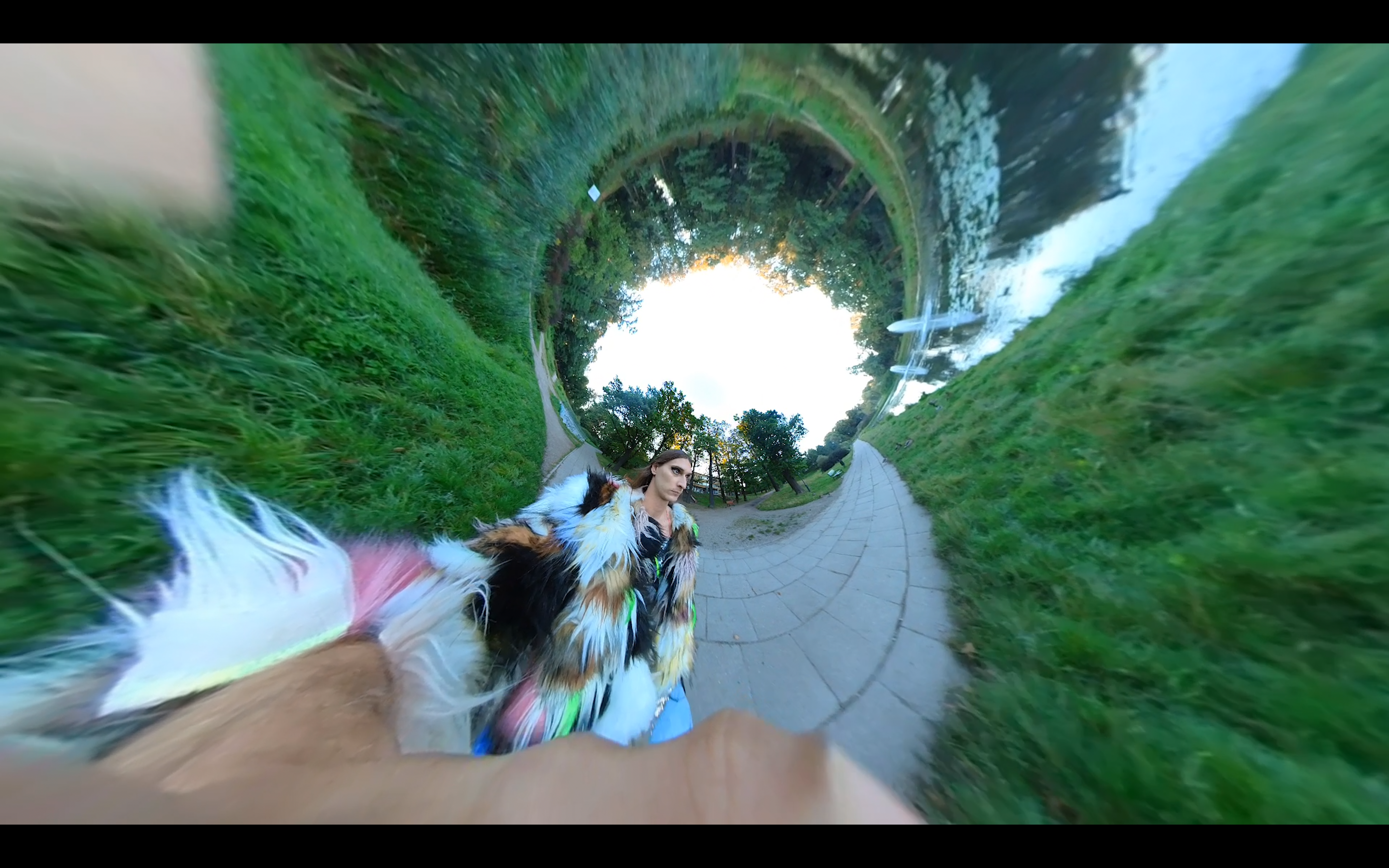 Kamil Wesolowski Koltunica 2023 kadr z wideoperformansu. Dzieki uprzejmosci artystki