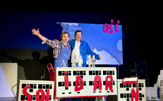 Miejski Teatr Miniatura w Gdańsku Bibuła w tapczanie  (1)
