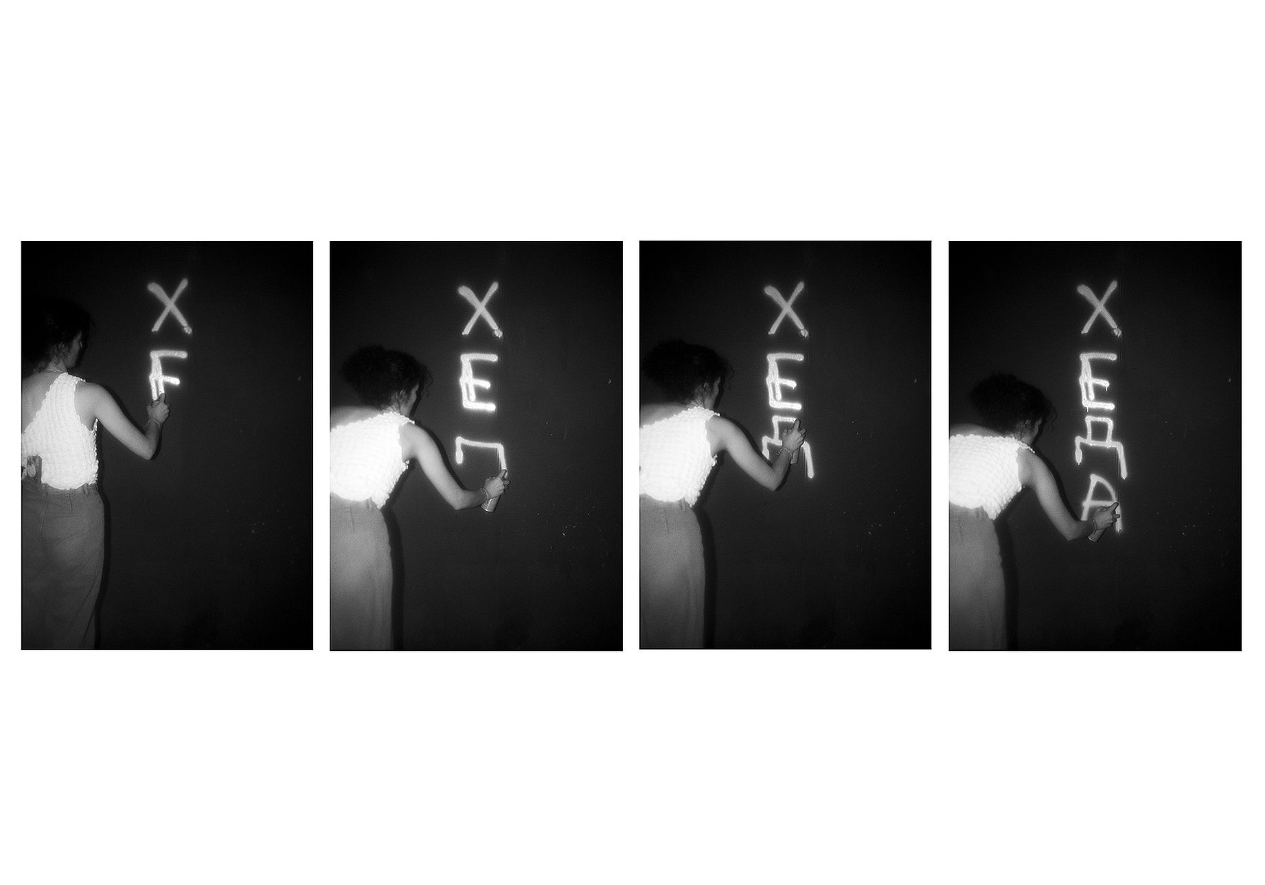 cztery  czarno białe zdjęcia, na każdym kobieta pisze Xeda