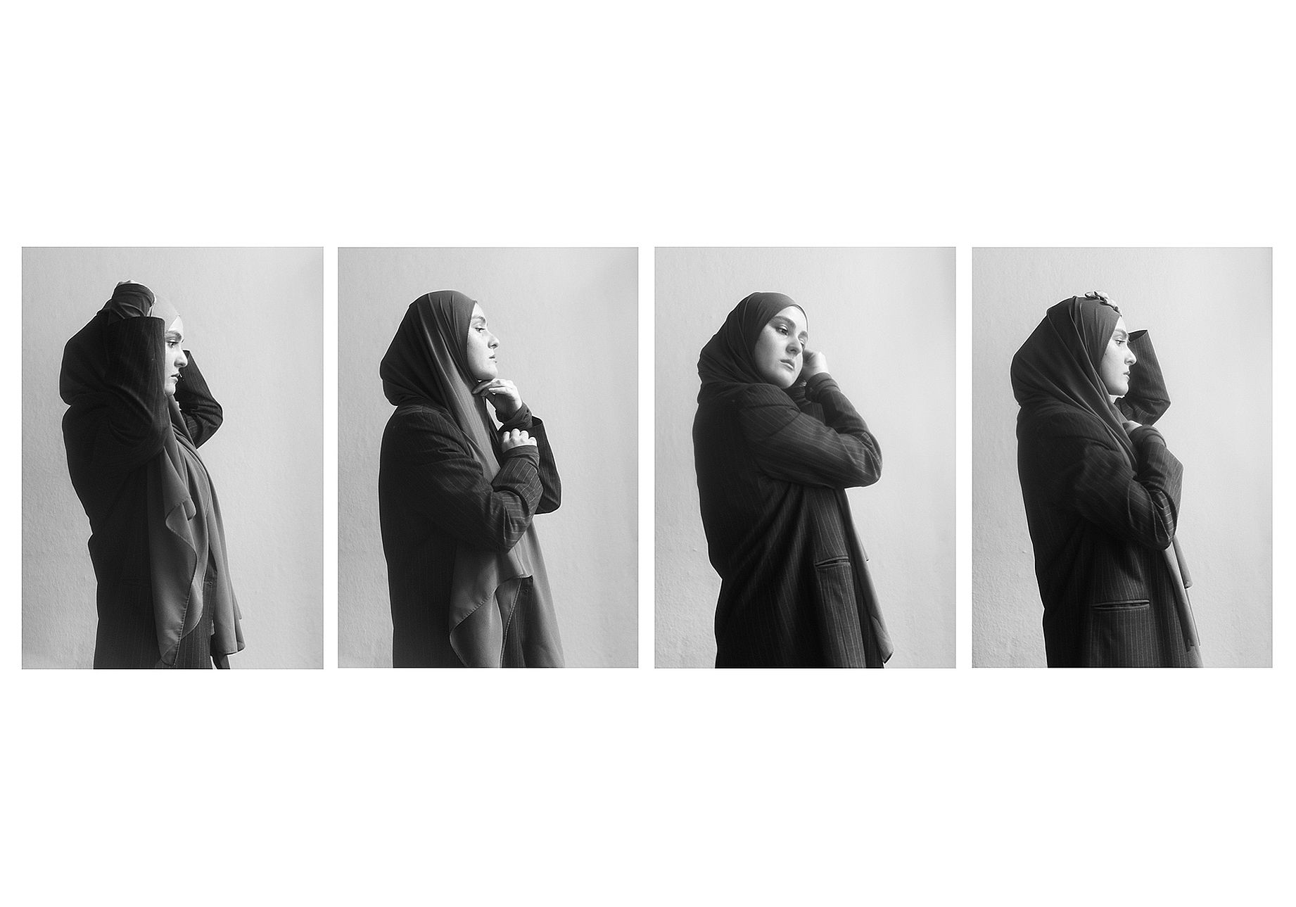 czarno-białe zdjęcie składajace się z czterech zdjeć tej samej kobity w chustce na głowie